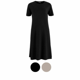 Midilång klänning med kort ärm