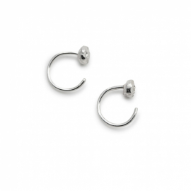 MNOP Jewelry - Örhängen Frö Minihuggies i Återvunnet Silver