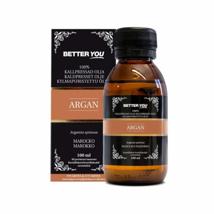 Klar olja i glasflaska i mjukt ljus