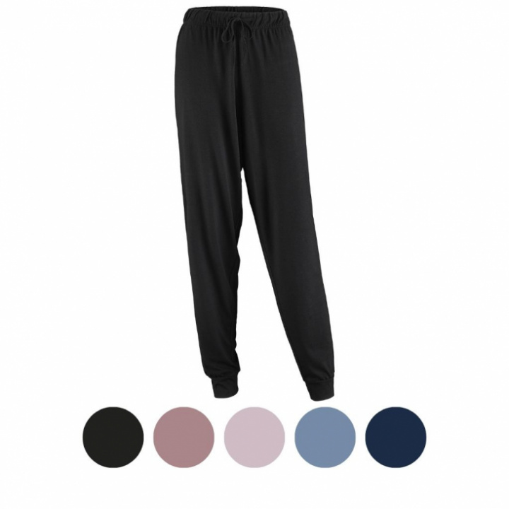 Pyjamasbyxa med mudd, bambu/bomull från Wiges med knytning i midjan.