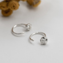 MNOP Jewelry - Örhängen Frö Minihuggies i Återvunnet Silver