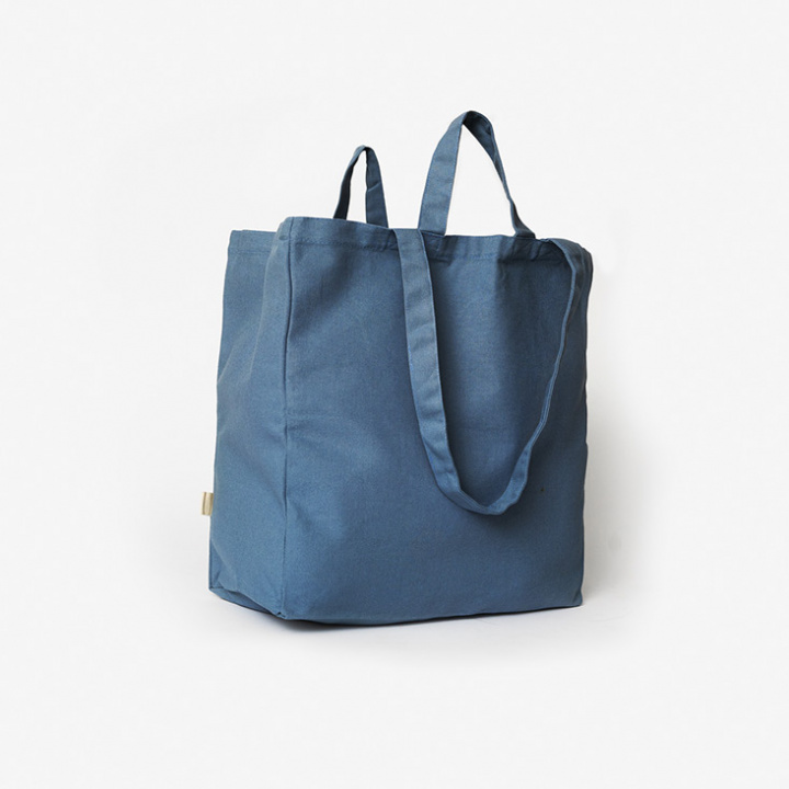 OMOM - Kraftig Tygkasse Ekologisk Bomull Kort och Långt Handtag Blå i gruppen Accessoarer / Nät- och Tygkassar hos Rekoshoppen.se (8040230)